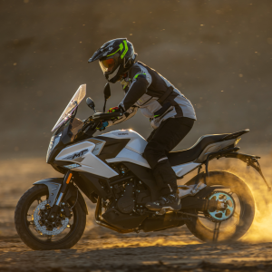 CFMoto 700MT