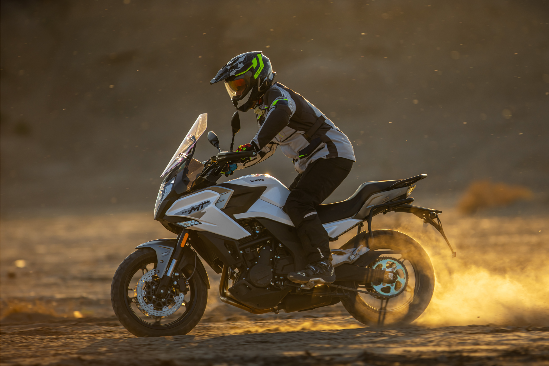 CFMoto 700MT