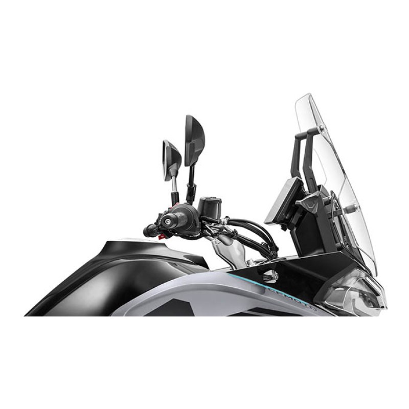 CFMoto 800MT Sport kokpit ve ön cam yandan görünüm